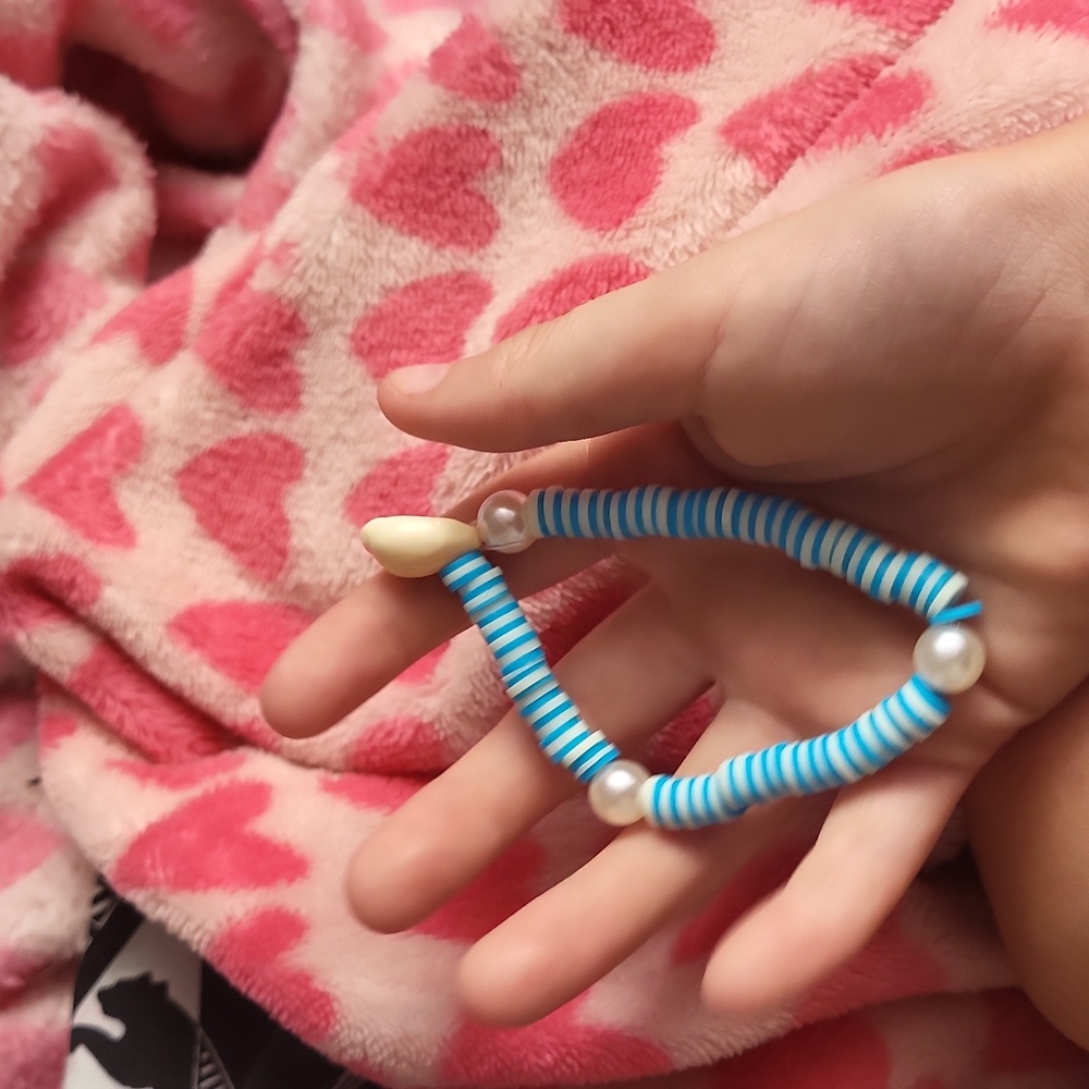 Bracelets - Picture 1 of 4